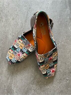 BOBS from Skechers Women's Multi-Color CATD Slip-On with Orange Insole 🐈 🐈⬛ 🐱
